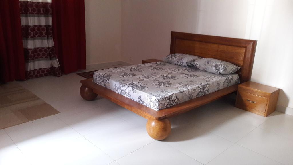 Residence Cheikh Fall Dakar Esterno foto