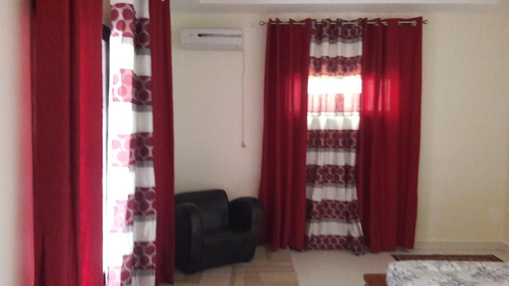 Residence Cheikh Fall Dakar Esterno foto